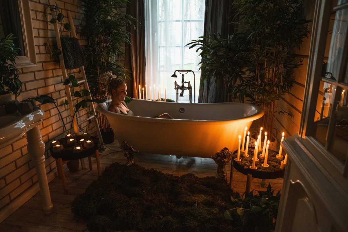 A candlelit bath, a gentle way to unwind in the evening.